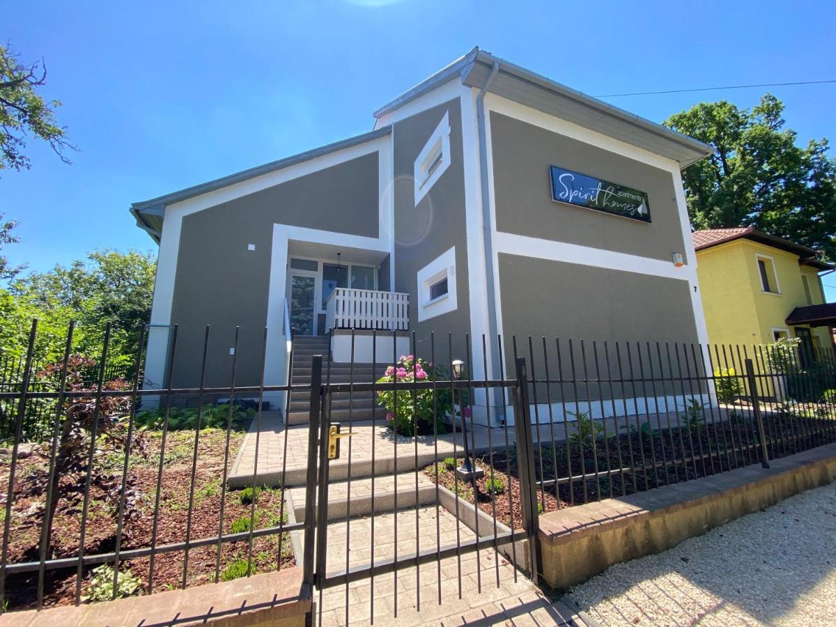 Spirit Homes Apartments Oroshaza Ngoại thất bức ảnh
