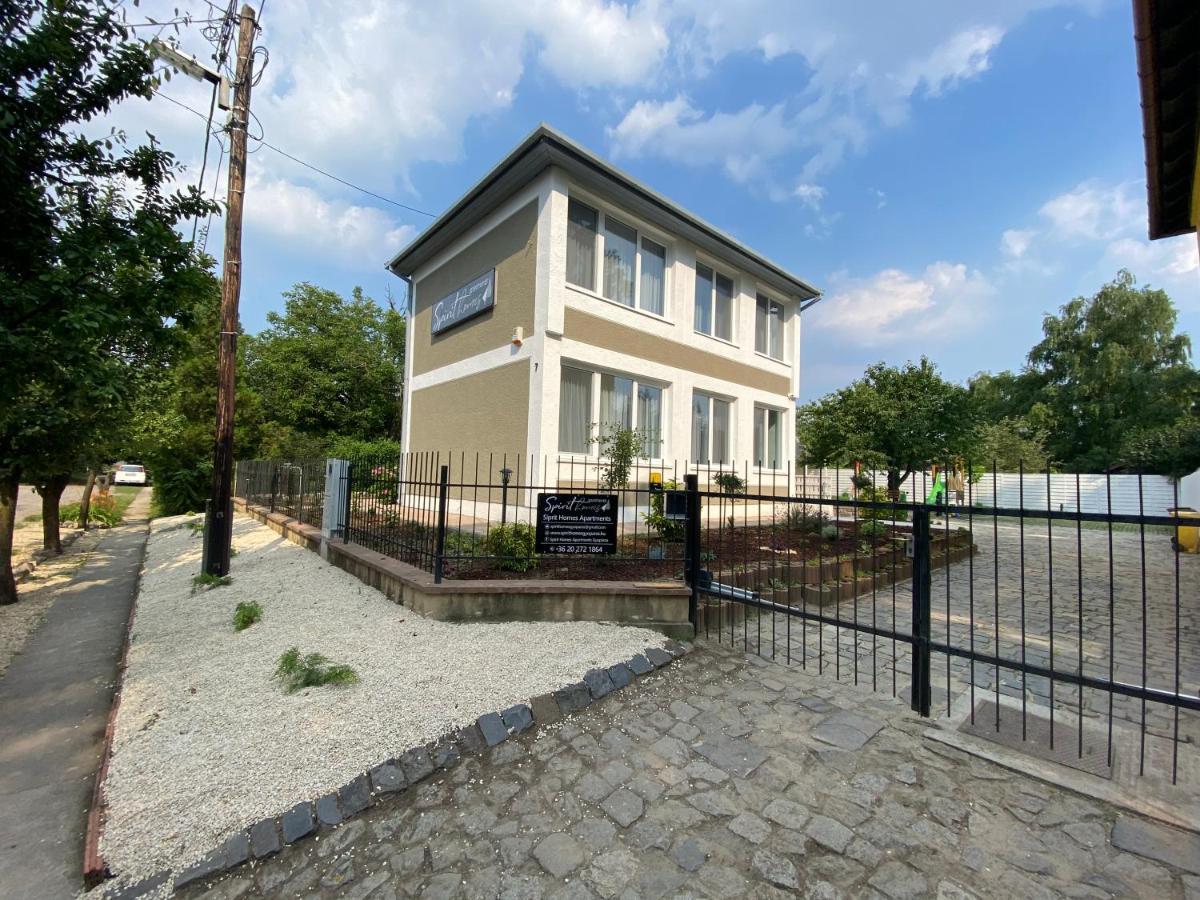 Spirit Homes Apartments Oroshaza Ngoại thất bức ảnh