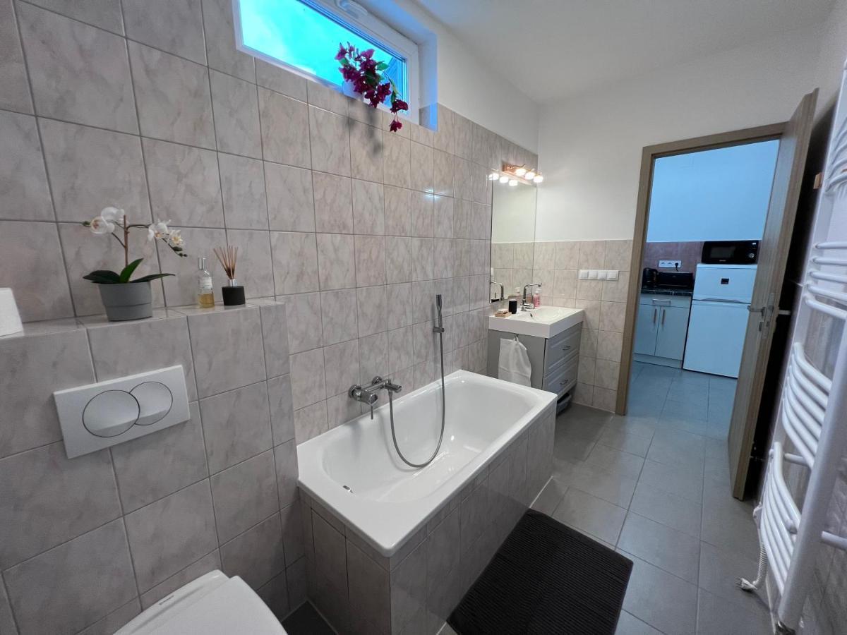 Spirit Homes Apartments Oroshaza Ngoại thất bức ảnh